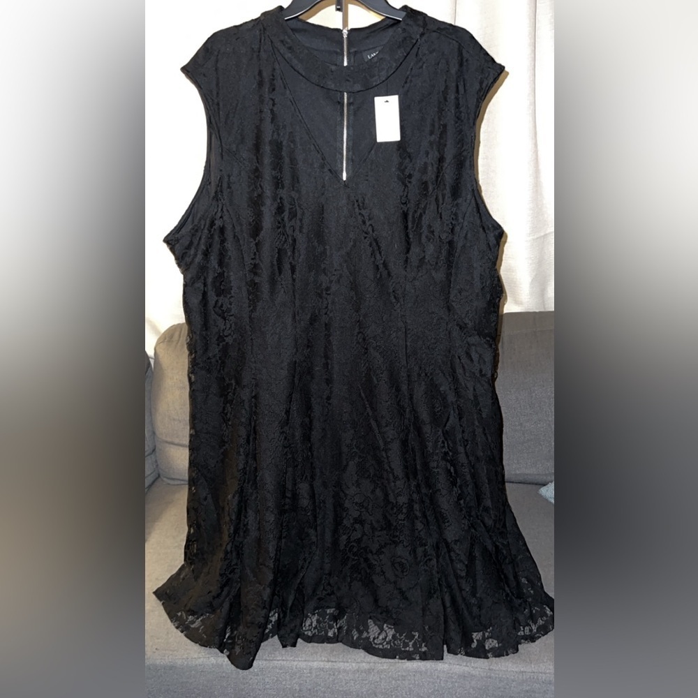 Black lace dresss - Picture 3 of 9